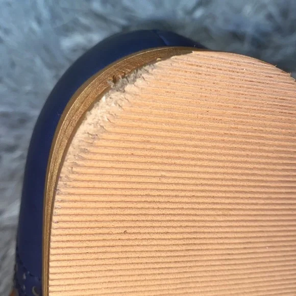 Women’s size 9 navy blue dress shoe - Picture 10 of 12